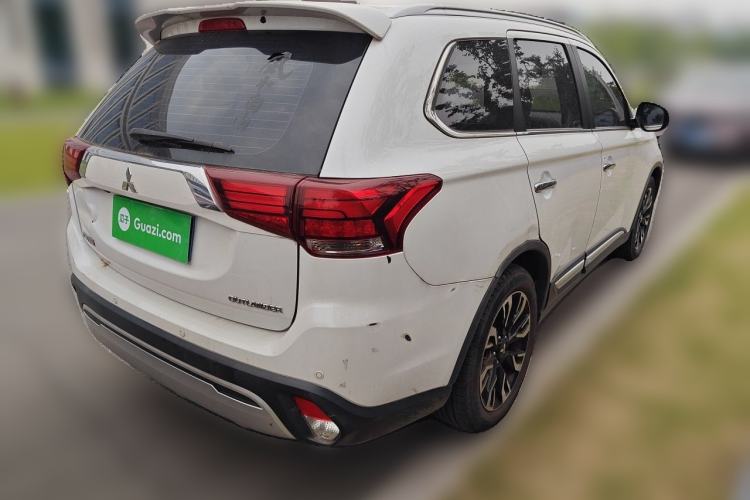 Used Mitsubishi Outlander 2019 2.4L Two-Wheel Drive ZhiXing Version 5 Seats China V Emission Standard Rear Right 45 Deg