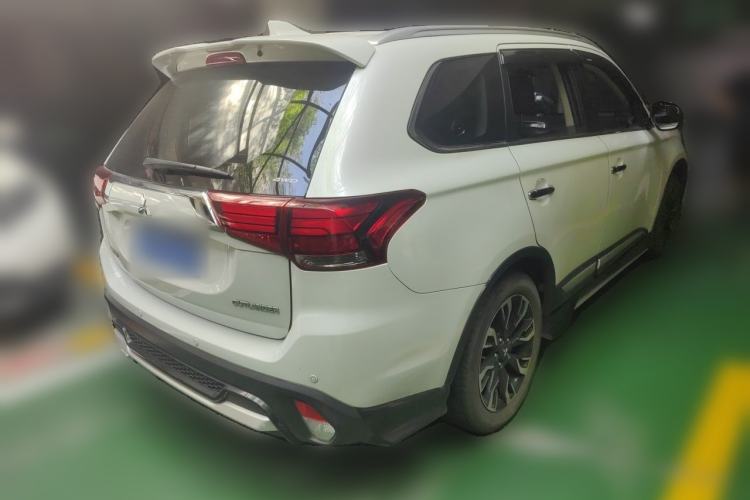 Used Mitsubishi Outlander 2019 2.4L 4x4 Zhi Xiang Edition 7 Seats China VI Standard Rear Right 45 Deg