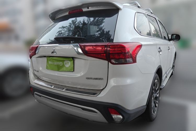 Used Mitsubishi Outlander 2019 2.0L Two-Wheel Drive Comfort Edition 7 Seats China V Emission Standard Rear Right 45 Deg
