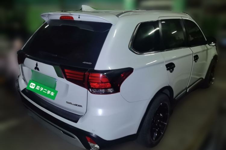 Used Mitsubishi Outlander 2019 2.4L 4x4 Zhi Xiang Edition 5 Seats China V Emission Standard Rear Right 45 Deg