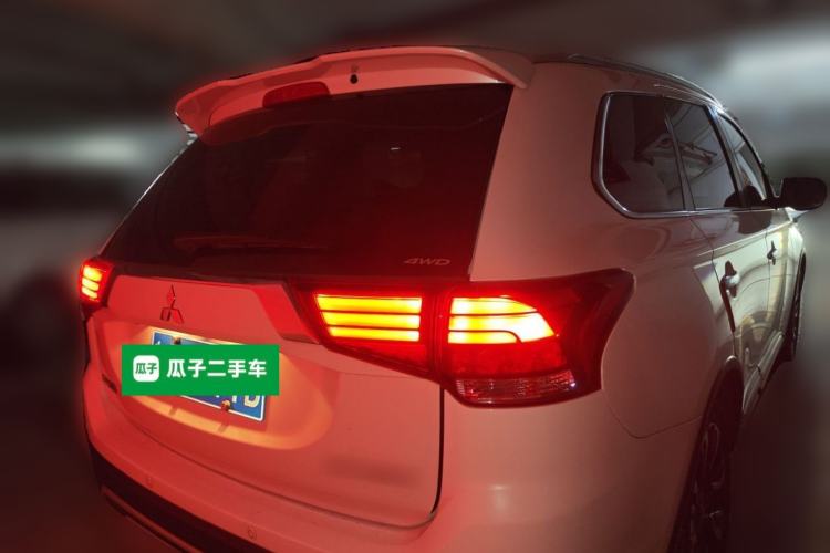 Used Mitsubishi Outlander 2019 2.4L 4x4 Zhi Xiang Edition 7 Seats China VI Standard Rear Right 45 Deg