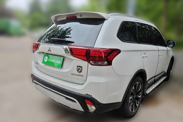 Used Mitsubishi Outlander 2019 2.0L Two-Wheel Drive Comfort Edition 7-Seater China VI Standard Rear Right 45 Deg