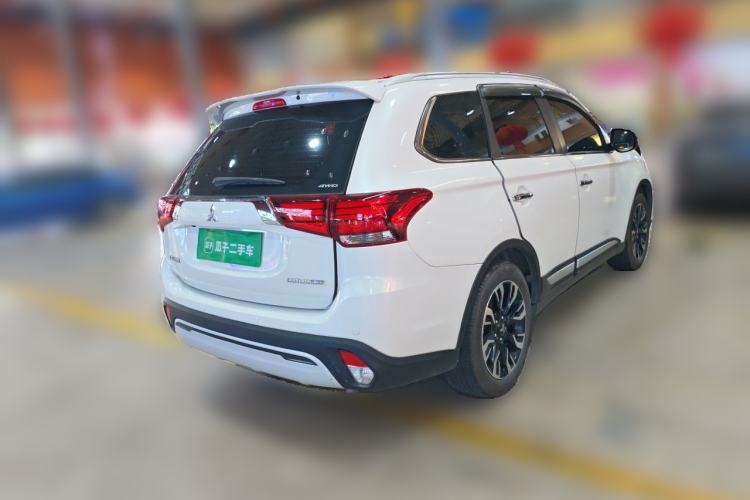 Used Mitsubishi Outlander 2019 2.4L 4x4 Zhi Xiang Edition 7 Seats China VI Standard Rear Right 45 Deg