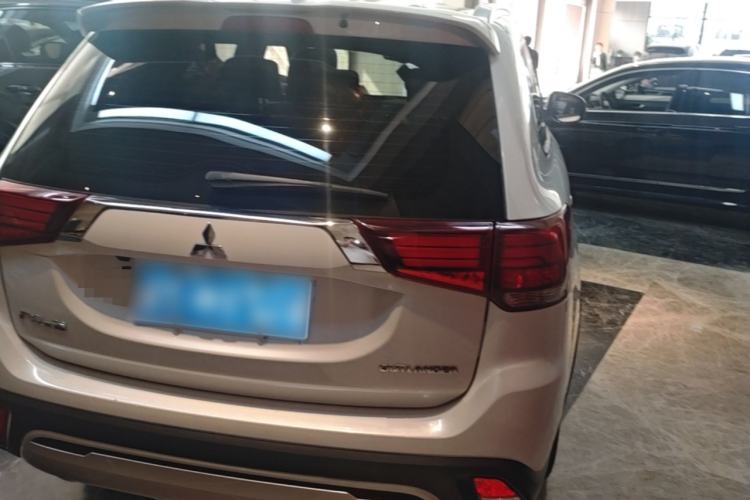 Used Mitsubishi Outlander 2019 2.0L Two-Wheel Drive Comfort Edition 5 Seats China VI Standard Rear Right 45 Deg