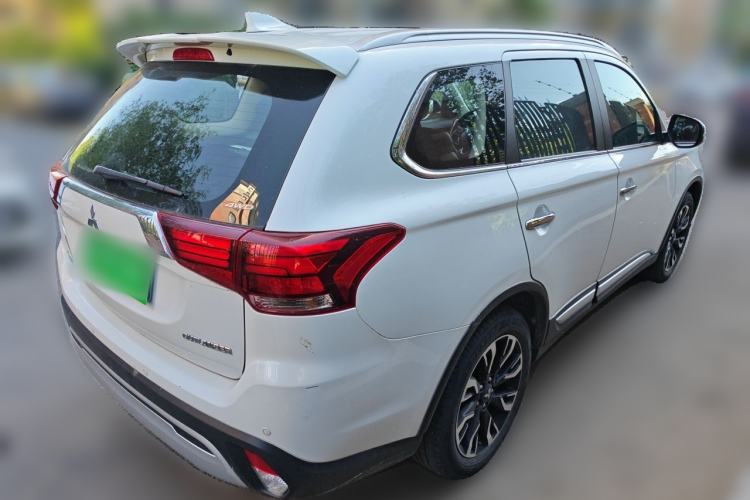 Used Mitsubishi Outlander 2019 2.4L 4x4 Zhi Xiang Edition 5 Seats China V Emission Standard Rear Right 45 Deg