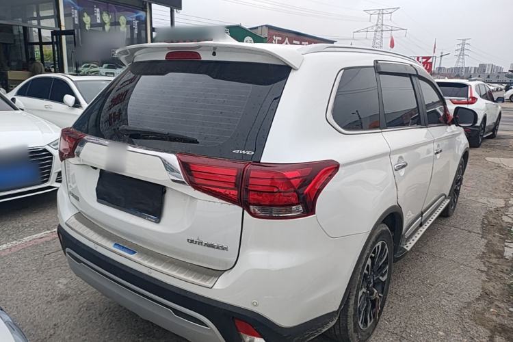 Used Mitsubishi Outlander 2019 2.4L 4x4 Zhi Xiang Edition 5 Seats China VI Standard Rear Right 45 Deg