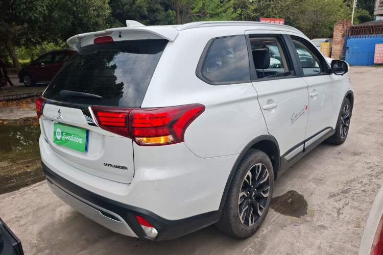 Used Mitsubishi Outlander 2019 2.0L Two-Wheel Drive Comfort Edition 5 Seats China VI Standard Rear Right 45 Deg