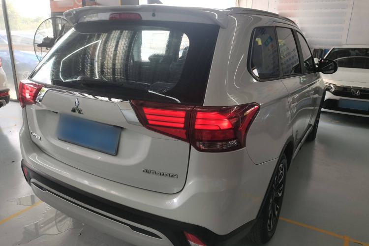 Used Mitsubishi Outlander 2019 2.0L Two-Wheel Drive Comfort Edition 7-Seater China VI Standard Rear Right 45 Deg