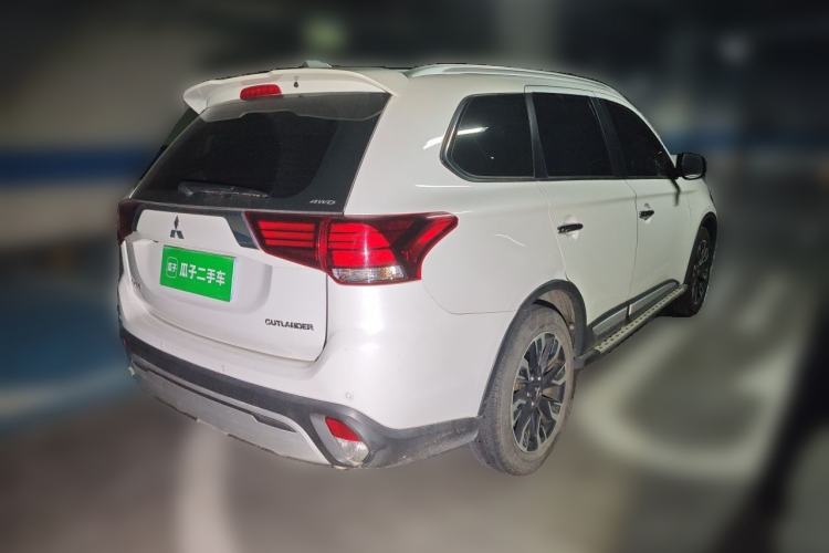 Used Mitsubishi Outlander 2019 2.4L 4x4 Zhi Xiang Edition 7 Seats China V Emission Standard Rear Right 45 Deg