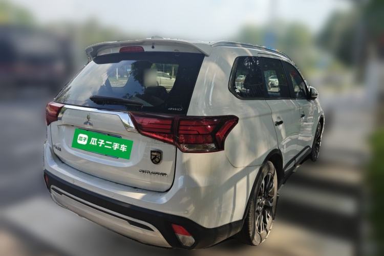 Used Mitsubishi Outlander 2019 2.4L 4x4 Zhi Xiang Edition 7 Seats China VI Standard Rear Right 45 Deg