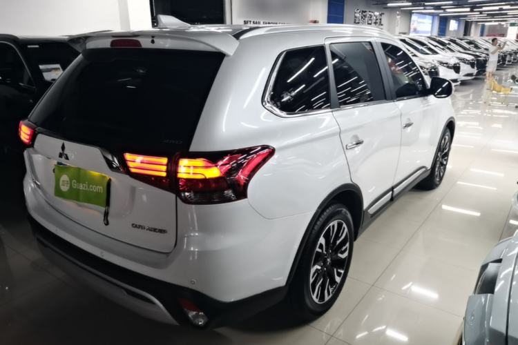 Used Mitsubishi Outlander 2019 2.4L 4x4 Zhi Xiang Edition 5 Seats China VI Standard Rear Right 45 Deg