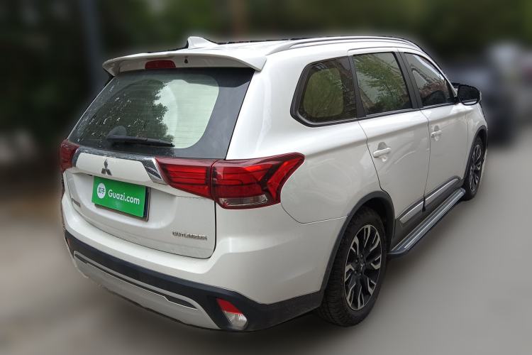 Used Mitsubishi Outlander 2019 2.0L Two-Wheel Drive Comfort Edition 5 Seats China V Standard Rear Right 45 Deg