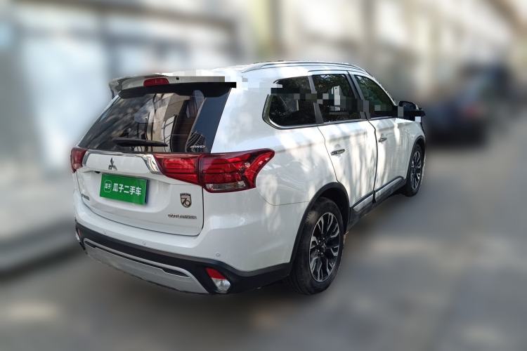 Used Mitsubishi Outlander 2019 2.4L 4x4 Zhi Xiang Edition 5 Seats China V Emission Standard Rear Right 45 Deg