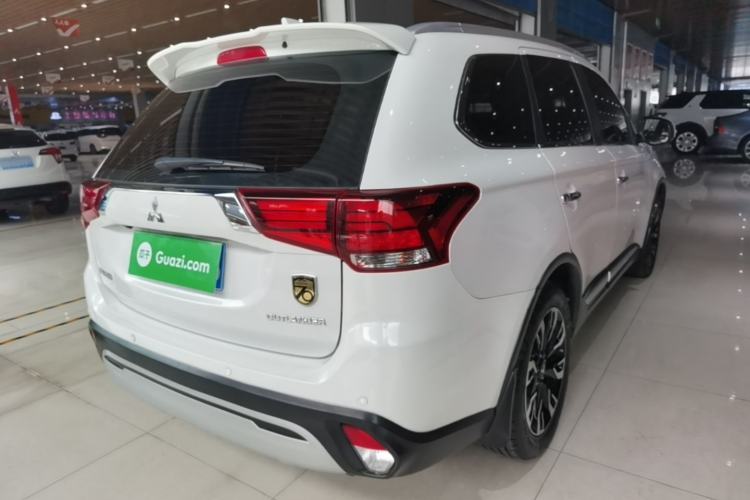 Used Mitsubishi Outlander 2019 2.0L Two-Wheel Drive Comfort Edition 7-Seater China VI Standard Rear Right 45 Deg
