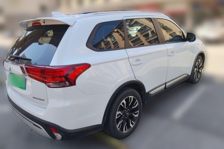 Used Mitsubishi Outlander 2019 2.0L Two-Wheel Drive Comfort Edition 5 Seats China VI Standard Rear Right 45 Deg