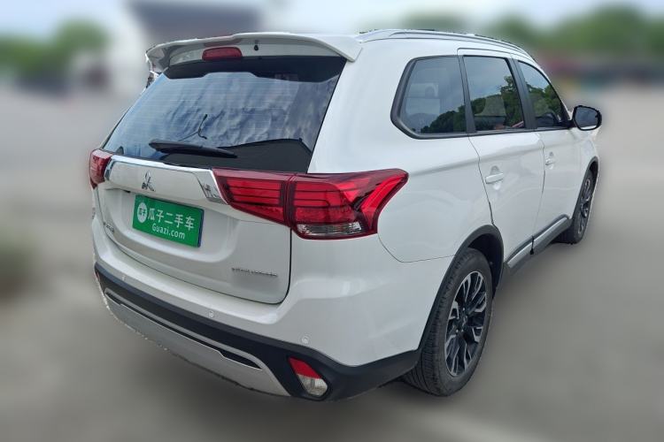 Used Mitsubishi Outlander 2019 2.0L Two-Wheel Drive Comfort Edition 7-Seater China VI Standard Rear Right 45 Deg
