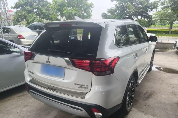 Used Mitsubishi Outlander 2019 2.4L 4x4 Zhi Xiang Edition 7 Seats China VI Standard Rear Right 45 Deg