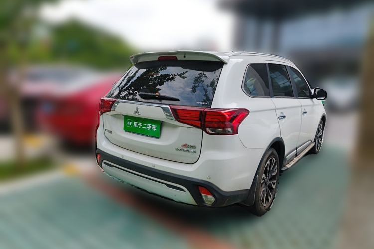Used Mitsubishi Outlander 2019 2.4L 4x4 Zhi Xiang Edition 7 Seats China VI Standard Rear Right 45 Deg