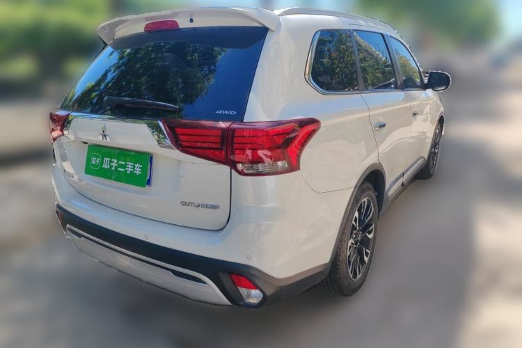 Used Mitsubishi Outlander 2019 2.4L 4x4 Zhi Xiang Edition 5 Seats China V Emission Standard Rear Right 45 Deg