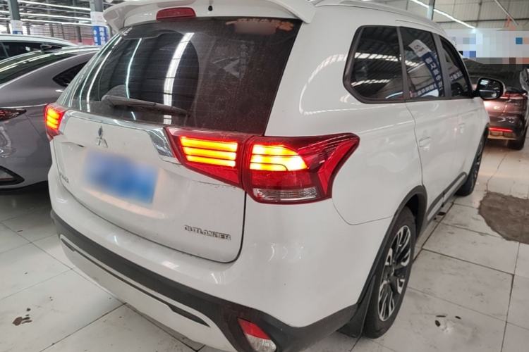 Used Mitsubishi Outlander 2019 2.0L Two-Wheel Drive Comfort Edition 5 Seats China VI Standard Rear Right 45 Deg