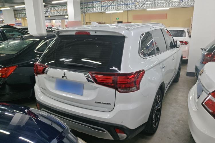 Used Mitsubishi Outlander 2019 2.4L 4x4 Zhi Xiang Edition 5 Seats China V Emission Standard Rear Right 45 Deg