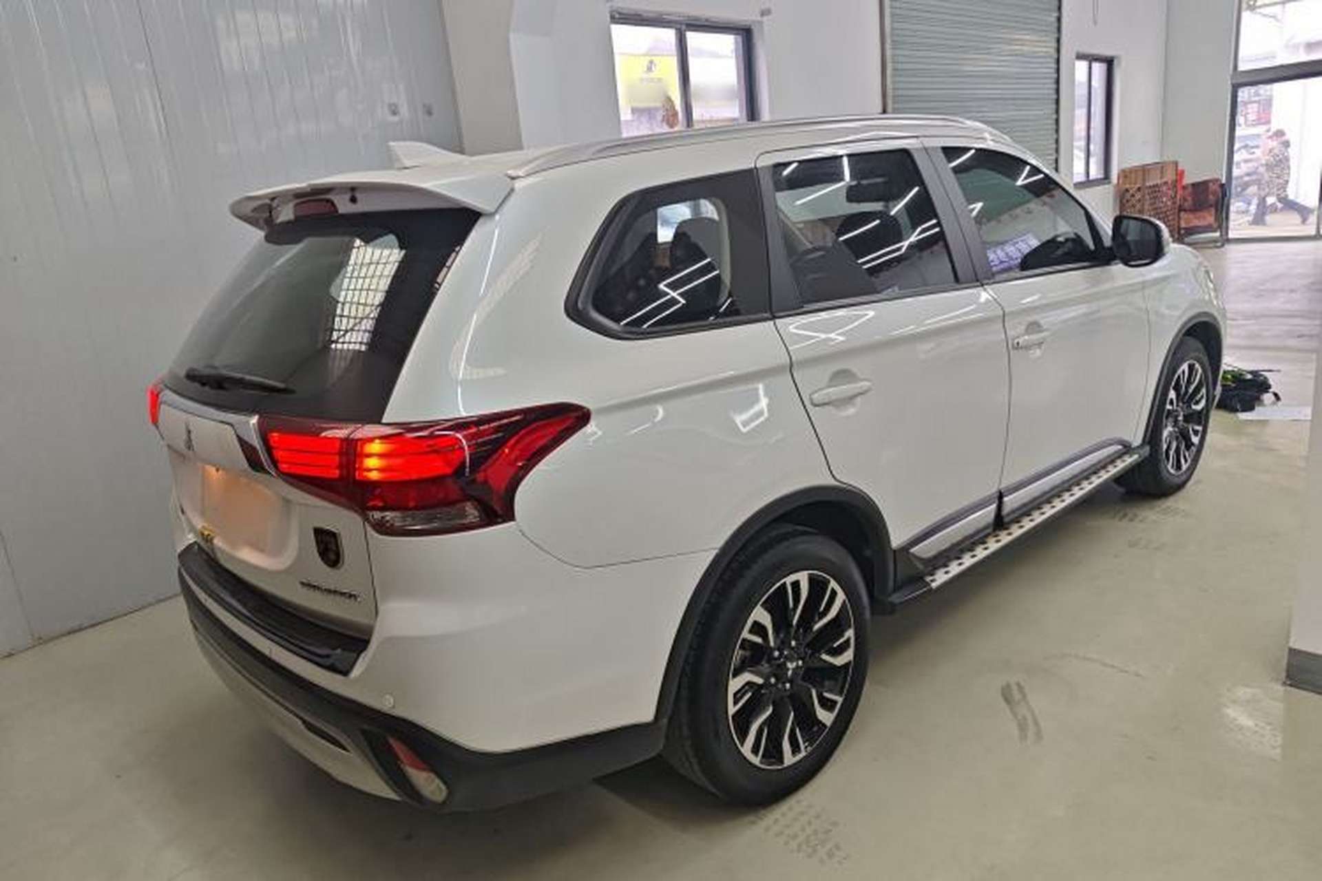 Used Mitsubishi Outlander 2019 2.0L Two-Wheel Drive Comfort Edition 7-Seater China VI Standard Rear Right 45 Deg