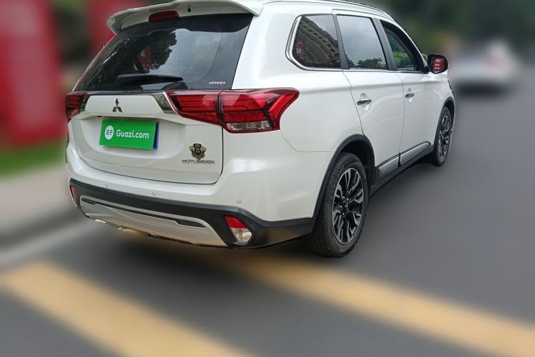 Used Mitsubishi Outlander 2019 2.4L 4x4 Zhi Xiang Edition 7 Seats China VI Standard Rear Right 45 Deg