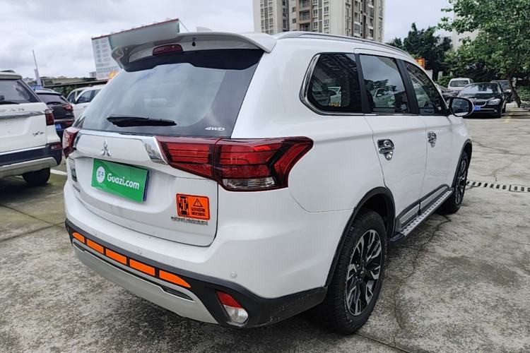 Used Mitsubishi Outlander 2019 2.4L 4x4 Zhi Xiang Edition 7 Seats China VI Standard Rear Right 45 Deg