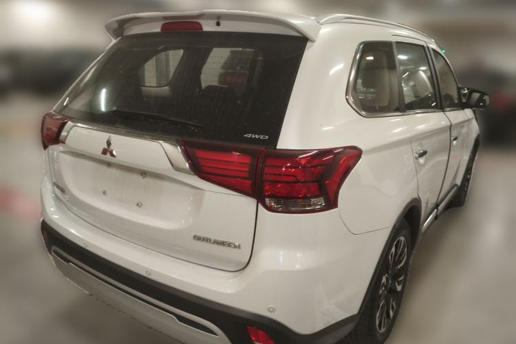 Used Mitsubishi Outlander 2019 2.4L 4x4 Zhi Xiang Edition 7 Seats China VI Standard Rear Right 45 Deg