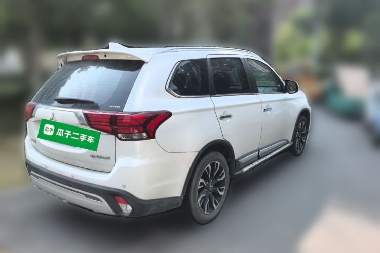 Used Mitsubishi Outlander 2019 2.4L 4x4 Zhi Xiang Edition 7 Seats China VI Standard Rear Right 45 Deg