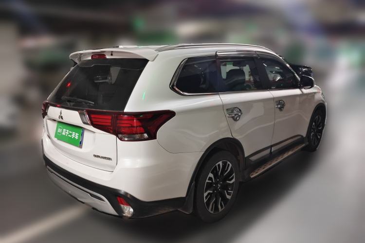 Used Mitsubishi Outlander 2019 2.0L Two-Wheel Drive Comfort Edition 7-Seater China VI Standard Rear Right 45 Deg