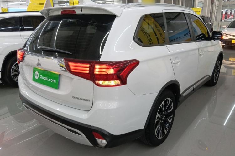 Used Mitsubishi Outlander 2019 2.0L Two-Wheel Drive Comfort Edition 5 Seats China VI Standard Rear Right 45 Deg