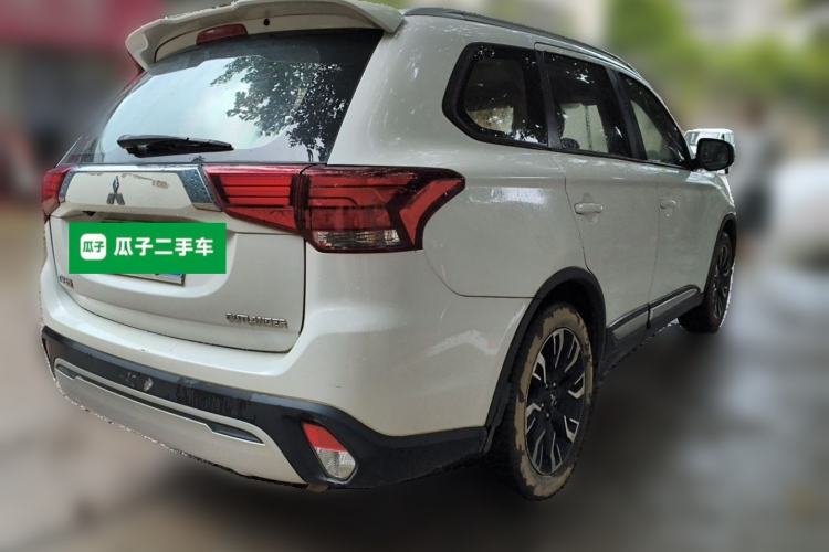 Used Mitsubishi Outlander 2019 2.0L Two-Wheel Drive Comfort Edition 5 Seats China VI Standard Rear Right 45 Deg