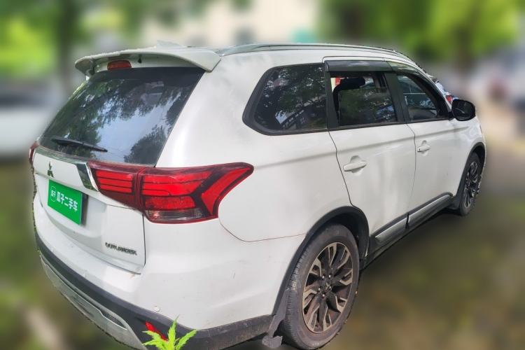 Used Mitsubishi Outlander 2019 2.0L Two-Wheel Drive Comfort Edition 7 Seats China V Emission Standard Rear Right 45 Deg