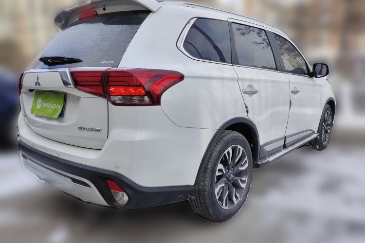 Used Mitsubishi Outlander 2019 2.4L 4x4 Zhi Xiang Edition 5 Seats China VI Standard Rear Right 45 Deg