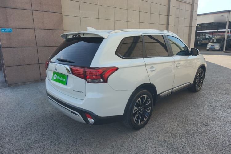 Used Mitsubishi Outlander 2019 2.0L Two-Wheel Drive Comfort Edition 5 Seats China VI Standard Rear Right 45 Deg