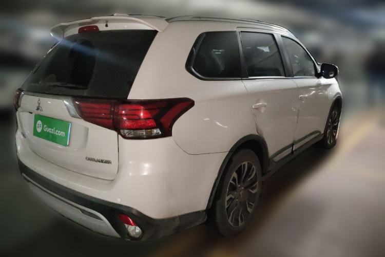 Used Mitsubishi Outlander 2019 2.0L Two-Wheel Drive Comfort Edition 5 Seats China VI Standard Rear Right 45 Deg