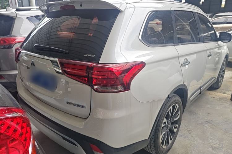 Used Mitsubishi Outlander 2019 2.4L 4x4 Zhi Xiang Edition 5 Seats China V Emission Standard Rear Right 45 Deg