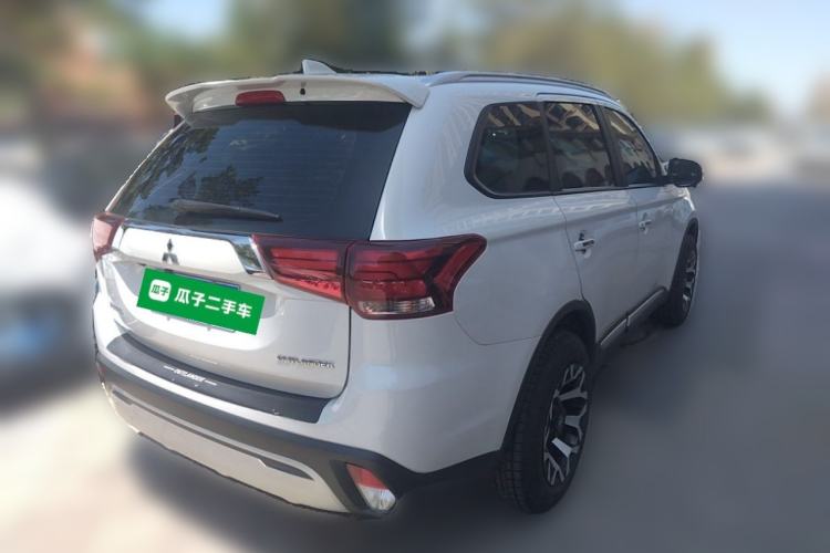 Used Mitsubishi Outlander 2019 2.0L Two-Wheel Drive Comfort Edition 7-Seater China VI Standard Rear Right 45 Deg