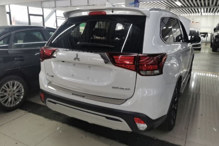 Used Mitsubishi Outlander 2019 2.0L Two-Wheel Drive Comfort Edition 5 Seats China V Standard Rear Right 45 Deg