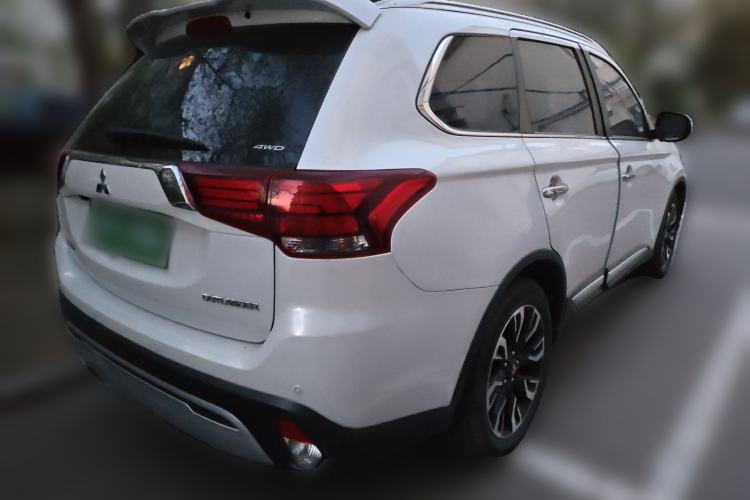 Used Mitsubishi Outlander 2019 2.4L 4x4 Zhi Xiang Edition 5 Seats China VI Standard Rear Right 45 Deg