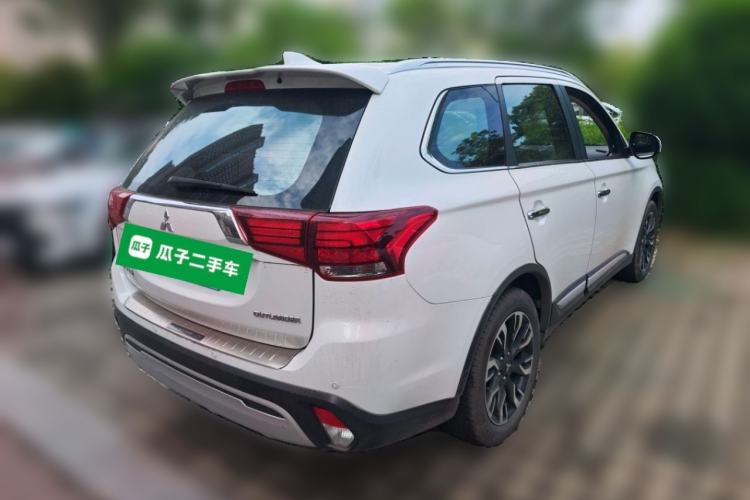 Used Mitsubishi Outlander 2019 2.4L Two-Wheel Drive ZhiXing Version 5 Seats China V Emission Standard Rear Right 45 Deg