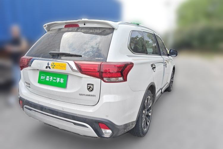 Used Mitsubishi Outlander 2019 2.4L 4x4 Zhi Xiang Edition 7 Seats China VI Standard Rear Right 45 Deg