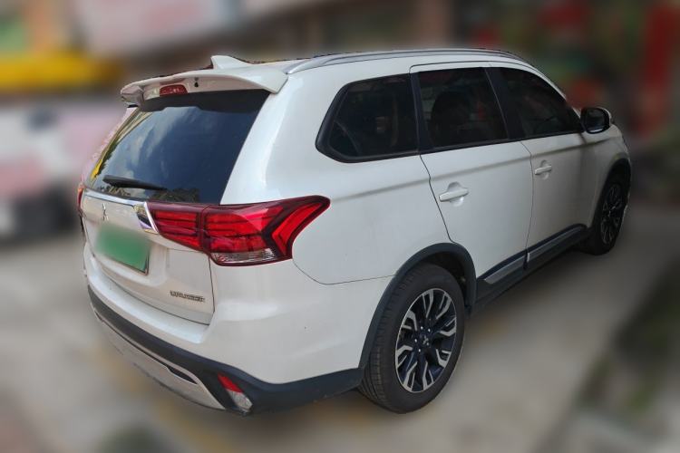 Used Mitsubishi Outlander 2019 2.0L Two-Wheel Drive Comfort Edition 5 Seats China VI Standard Rear Right 45 Deg