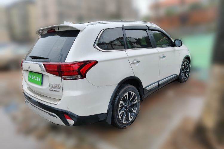 Used Mitsubishi Outlander 2019 2.4L Two-Wheel Drive ZhiXing Version 5 Seats China V Emission Standard Rear Right 45 Deg