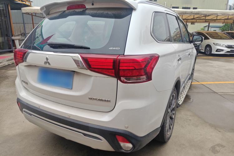 Used Mitsubishi Outlander 2019 2.4L 4x4 Zhi Xiang Edition 7 Seats China VI Standard Rear Right 45 Deg