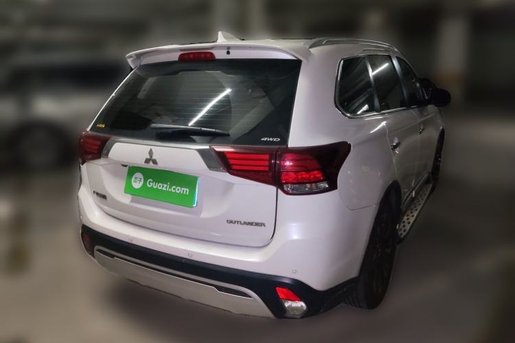 Used Mitsubishi Outlander 2019 2.4L 4x4 Zhi Xiang Edition 5 Seats China V Emission Standard Rear Right 45 Deg