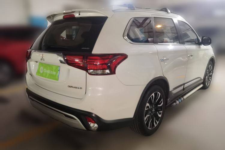 Used Mitsubishi Outlander 2019 2.4L 4x4 Zhi Xiang Edition 5 Seats China V Emission Standard Rear Right 45 Deg