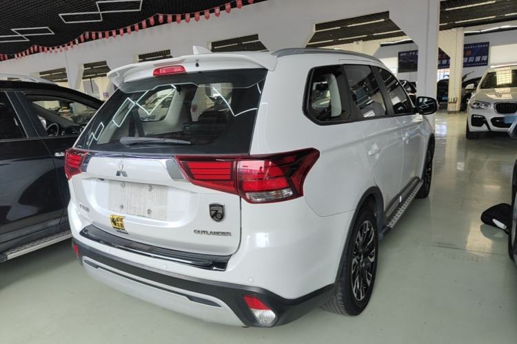 Used Mitsubishi Outlander 2019 2.0L Two-Wheel Drive Comfort Edition 7-Seater China VI Standard Rear Right 45 Deg