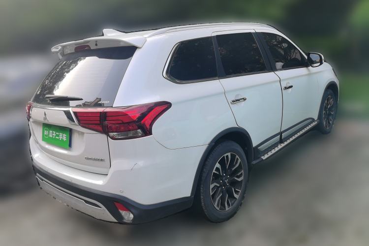 Used Mitsubishi Outlander 2019 2.4L 4x4 Zhi Xiang Edition 7 Seats China V Emission Standard Rear Right 45 Deg
